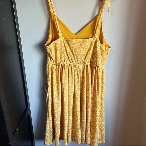 Torrid tie strap floral dress - Picture 4 of 5